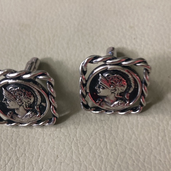 3 pairs of cuff links.  Very unique designs.  Sold as a set.  Vintage. - Picture 4 of 4